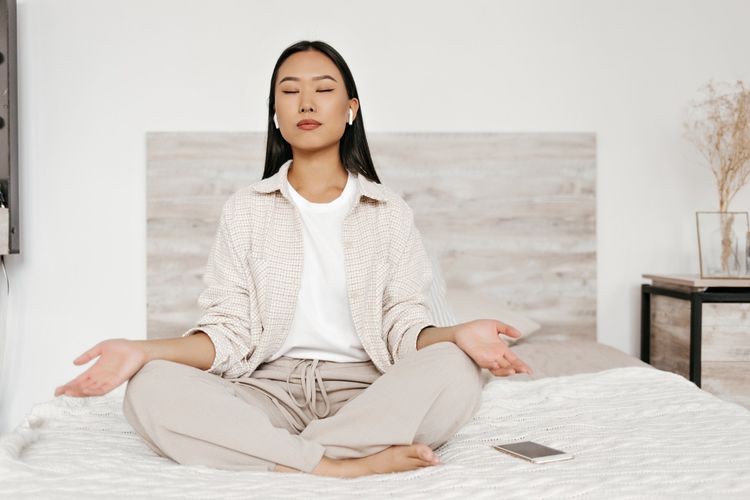 manfaat meditasi, kesehatan mental remaja, teknik pernapasan 4 7 8, meditasi remaja, meditasi untuk remaja, cara meditasi singkat, tips relaksasi remaja, cara mengatasi stres remaja, meditasi 5 menit, Meditasi 4-7-8 untuk Remaja, Cukup 5 Menit Bikin Pikiran Segar