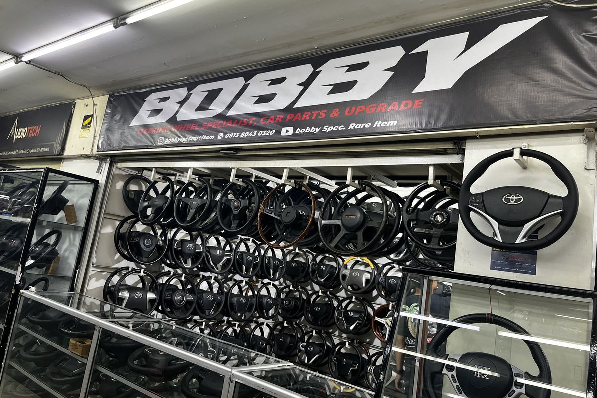 fungsi airbag, modifikasi setir mobil, upgrade interior mobil, tampilan mobil modern, Motuba Pakai Setir Mobil Baru, Apakah Airbag Tetap Berfungsi?