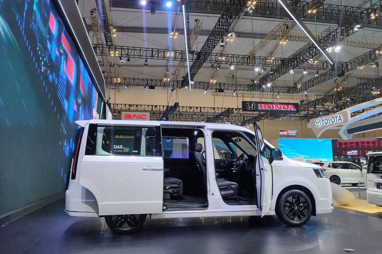 Honda Step WGN e:HEV, GIIAS 2025, keluarga modern, MPV Hybrid, Keluarga Modern, Spesifikasi dan Fitur Unggulan Honda Step WGN e:HEV