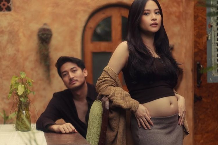 maternity shoot, Style Maternity Shoot Hanggini dan Luthfi Aulia, Estetik Nuansa Earth Tone