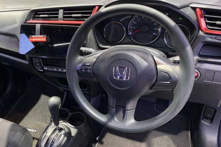 Brio, Honda Brio, Perbedaan Varian Honda Brio Special Edition dengan Brio Standar