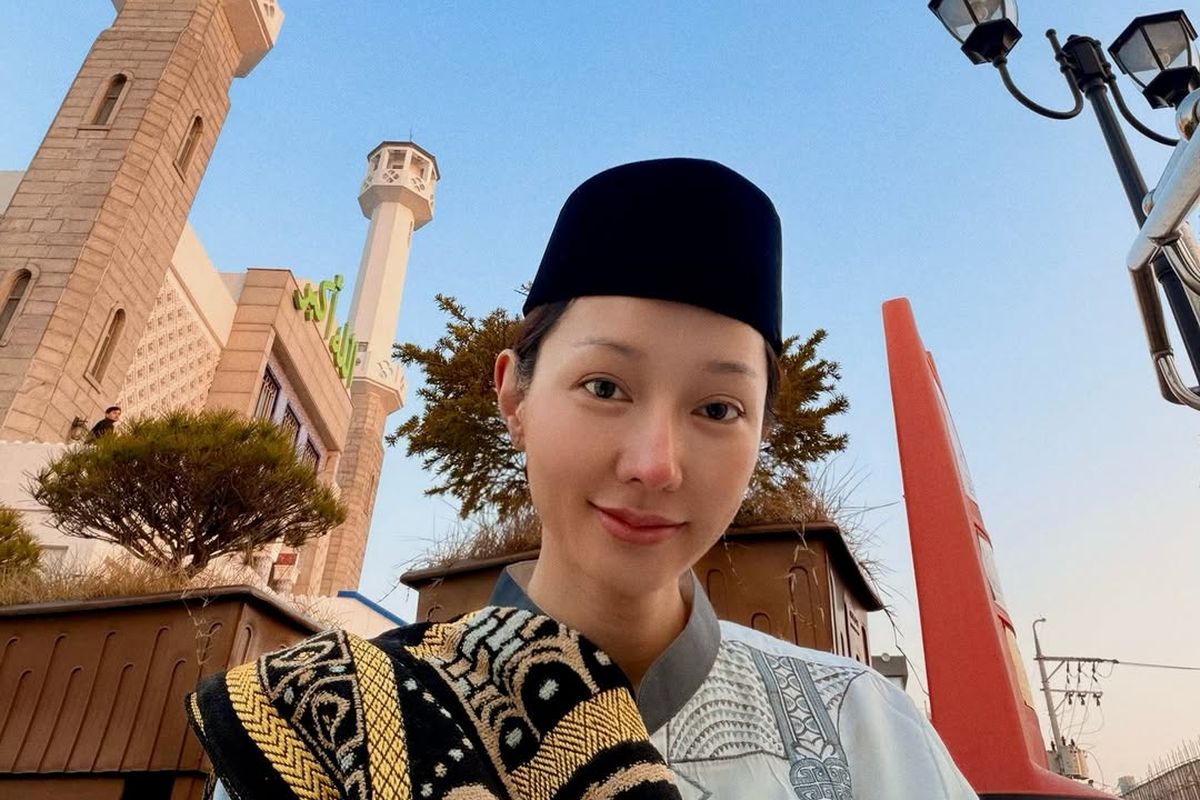 Lucinta Luna, Idul Fitri 1447 Hijriah, pakaian Muslim, Muhammad Fatah, Gaya Lebaran Lucinta Luna Curi Perhatian, Tampil Jadi Muhammad Fatah saat Shalat Id
