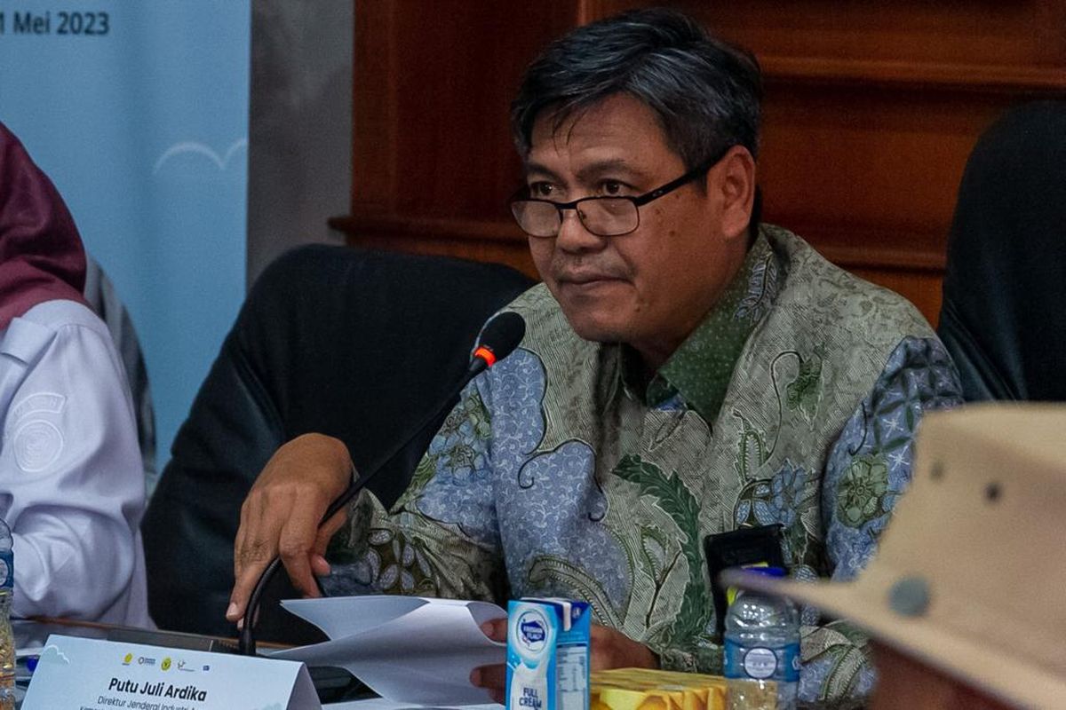 otomotif, Gaikindo, penjualan mobil, Kemenperin, mobil, industri otomotif, Ketua Umum Gaikindo: Babak Baru Regulator Jadi Pemimpin, Warisan dari Kepemimpinan Sebelumnya,  Ilustrasi pameran otomotif., Stagnasi dan Tekanan Pasar, Banjir Kendaraan Impor,  Ilustrasi pabrik mobil Hyundai di Korea Selatan., Era Elektrifikasi, Lembar Baru Gaikindo,  Ekspor mobil Toyota, Profil Singkat Putu Juli Ardika, Berikut susunan pengurus Gaikindo periode 2025–2028: