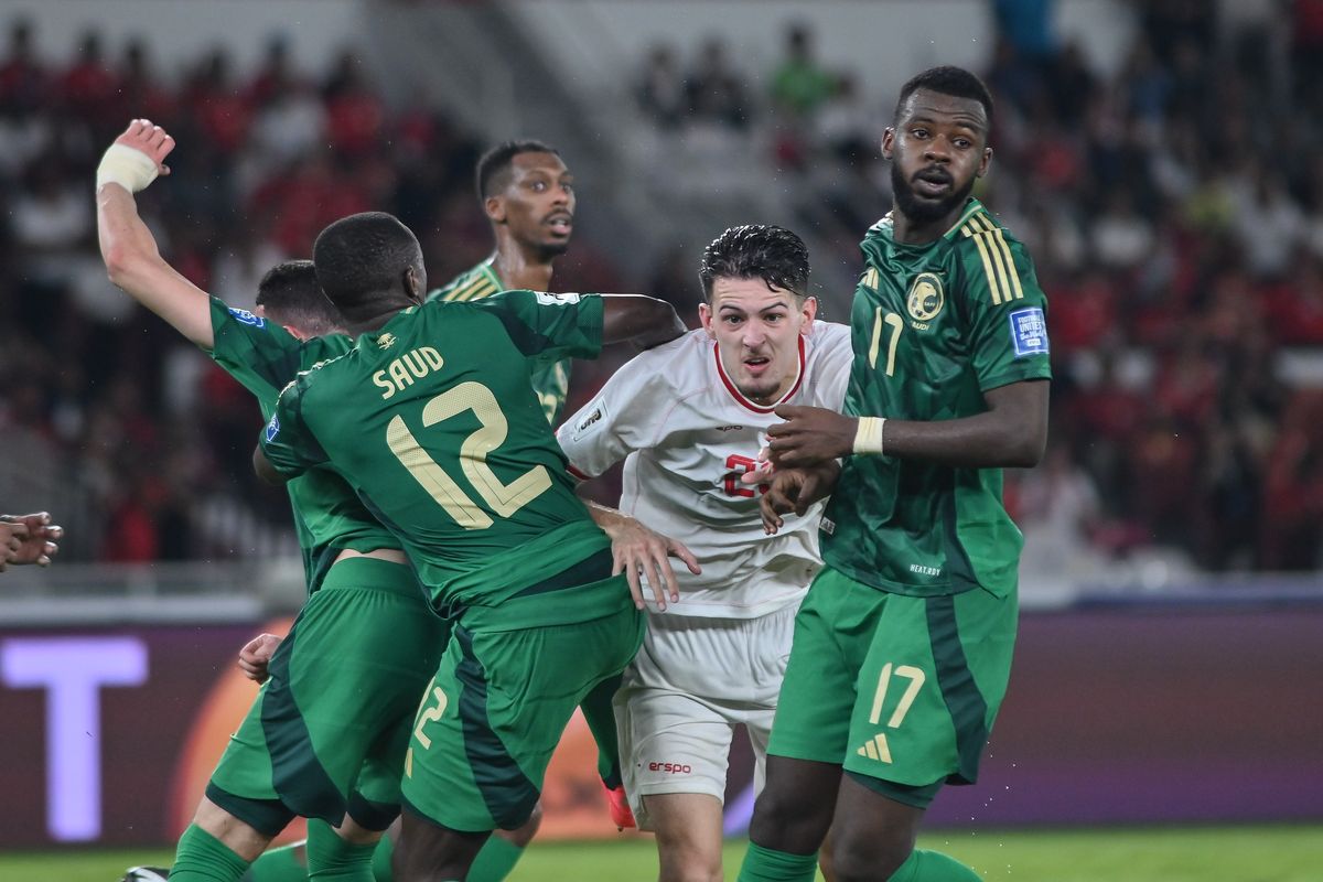 Indonesia, Arab Saudi, Timnas Indonesia, Timnas, Indonesia vs Arab Saudi, Kualifikasi Piala Dunia 2026 Zona Asia, Kualifikasi Piala Dunia 2026, timnas indonesia vs arab saudi, Suporter, Koreografi Kejutan Suporter Arab Saudi untuk Timnas Indonesia