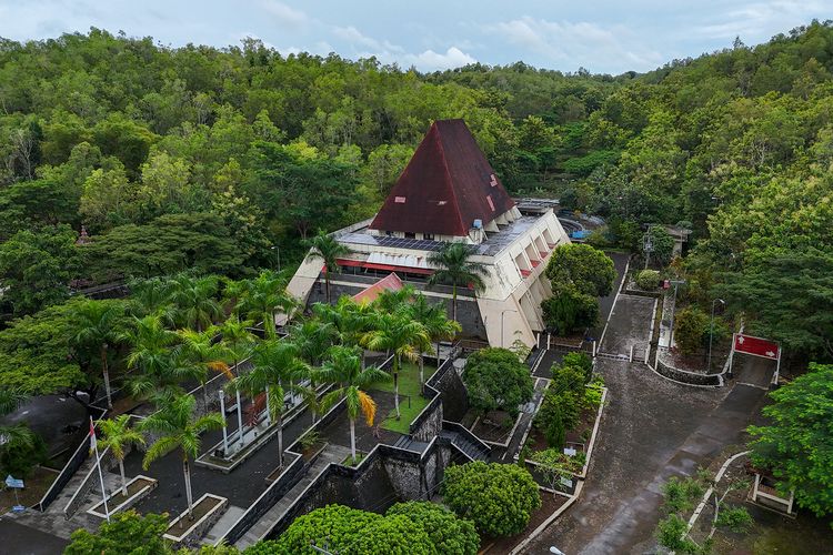 Wonogiri Historical Trip, Wisata Wonogiri, Keajaiban Alam Wonogiri, Serunya Jelajah Bentang Karst hingga Lembah Bengawan Solo Purba, Bentang alam karst di Wonogiri bagian selatan, Jelajah Goa Potro Bunder, Permukiman di lembah Bengawan Solo Purba, Wonogiri juga punya batik, Bakal digelar lagi