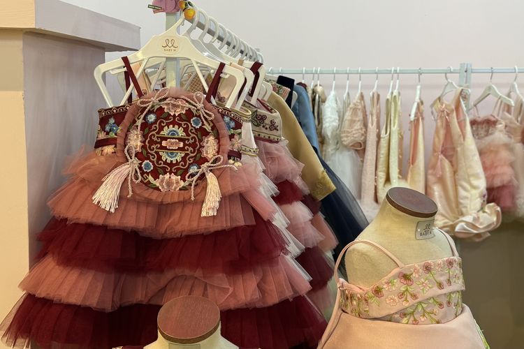 OADKIDS, Baju anak, 7 Rekomendasi Baju Anak yang Bisa Dibeli di OADKIDS Pop-up Market, 1. Cheongsam motif pastel katun, 2. Dress anak knit katun , 3. Cheongsam denim katun, 4. Piyama bahan tencel, 5. Atasan anak model cheongsam stain-resistant, 6. Dress tulle bordir, 7. Outfit anak kasual dengan warna lembut