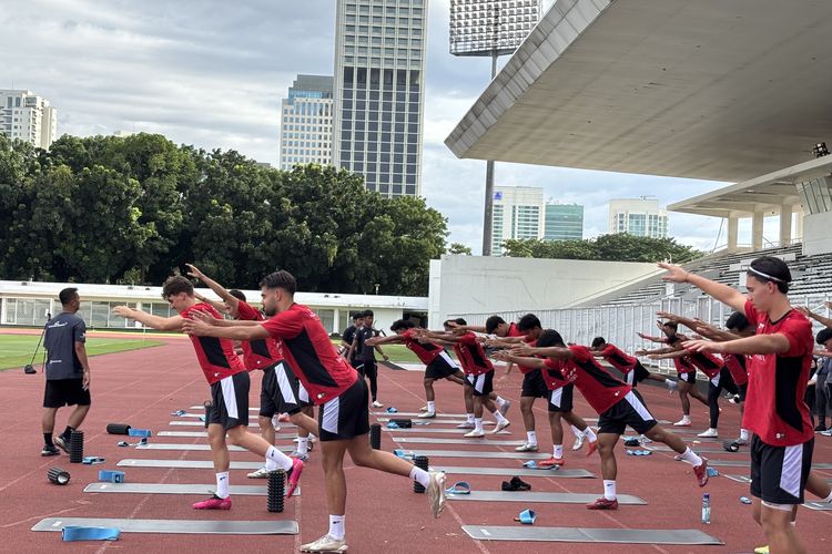 Indra Sjafri, sepak bola, SEA Games 2025, Timnas U22 Indonesia, menpora erick thohir, Jelang SEA Games 2025, Indra Sjafri Minta Masyarakat Tenang Soal Target