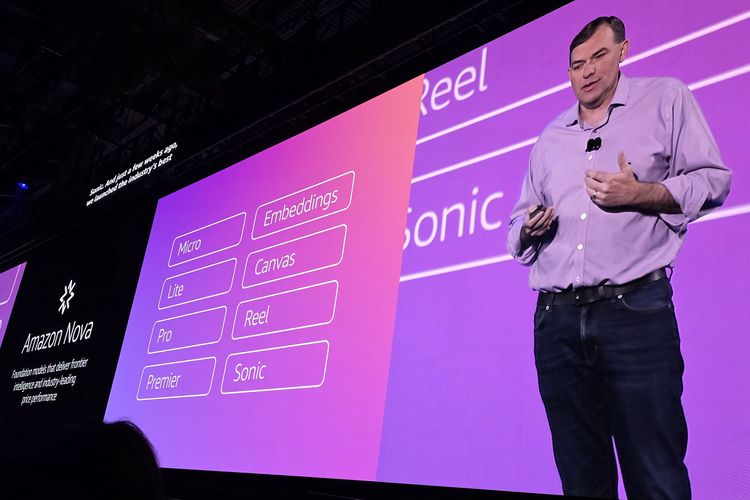 investasi, Nova Forge, AI bubble, Amazon, Amazon Web Services, Amazon Nova, Trainium 3, aws reinvent, nova forge, Bos AWS: Tak Ada AI Bubble di Indonesia, Malah Harus Tambah Investasi