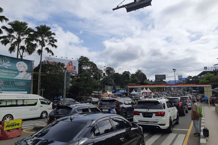 ganjil genap, Mau ke Puncak Bogor Akhir Pekan Ini? Tenang Ganjil Genap Masih Ditiadakan, Uji coba tanpa ganjil genap di Puncak Bogor, Belum ada keputusan permanen, masih tahap evaluasi, Polisi ingin lihat kondisi weekend normal, One way tetap diberlakukan sesuai kondisi lalu lintas, Apakah tanpa ganjil genap akan menyulitkan?