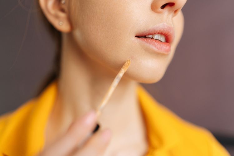 Foundation atau Concealer Dulu? Simak Urutan Makeup yang Benar