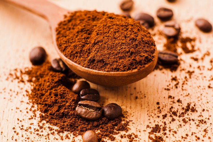 bau sangit di dapur, Dapur bau sangit, Menghilangkan bau sangit di dapur, Dapur Bau Sangit Akibat Masak Sampai Gosong, Ini Cara Hilangkannya, 1. Soda kue: Penyerap bau alami, 2. Bubuk kopi: Netralkan bau dengan aroma alami, 3. Rebus cuka putih untuk bau membandel, 4. Didihkan air dengan potongan jeruk dan rempah