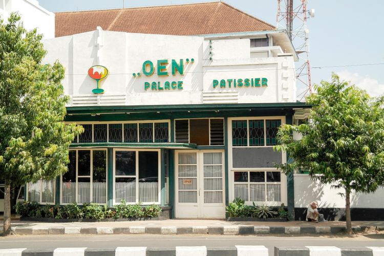 wisata di malang, itinerari sehari di malang, sehari di malang kemana saja, itinerary di malang, tempat hits di malang kota, Itinerary Seharian di Malang, Wisata Keliling Kota, 1. Sarapan di Toko Oen (07.00 - 09.00 WIB), 2. Wisata Kampung Tematik (08.30 - 11.00 WIB), 3. Makan siang di Warung Orem-orem H.Abdul Manan dan istirahat di Alun-alun Kota Malang (12.00 - 14.00 WIB), 4. Berfoto di Alun-alun Tugu dan makan malam (15.00 - 17.00 WIB), 5. Kembali ke Stasiun Kota Baru (18.00 WIB)
