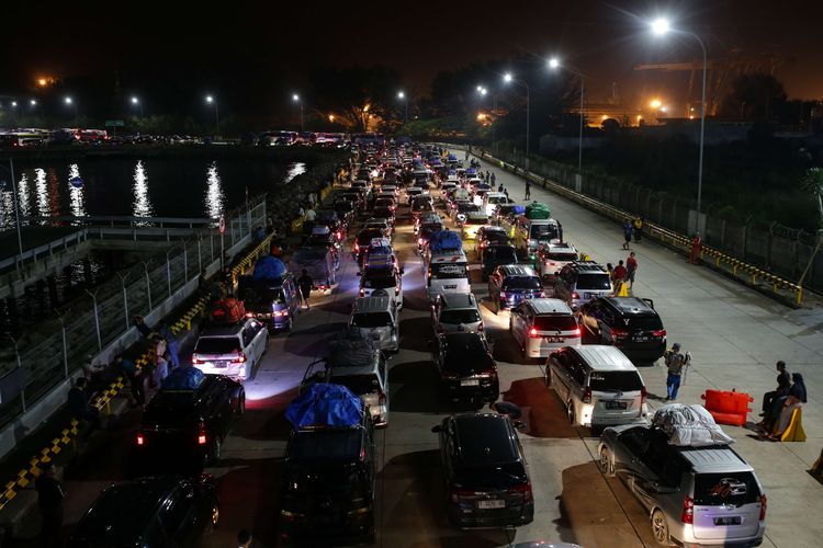 Mudik Lebaran, pelabuhan merak, Pelabuhan Bakauheni, pelabuhan penyeberangan, Lalu Lintas Penyeberangan, H-7 Lebaran, 45.000 Kendaraan Menyeberang dari Jawa ke Sumatera