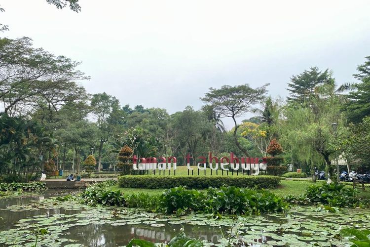 wisata alam, Jakarta, 6 Wisata Alam di Jakarta untuk Healing Akhir Pekan, Mana Favorit Kamu?, 1. Kepulauan Seribu, 3. Hutan Mangrove PIK, 4. Taman Tabebuya, 5. Setu Babakan, 6. Pantai Pasir Putih PIK 2