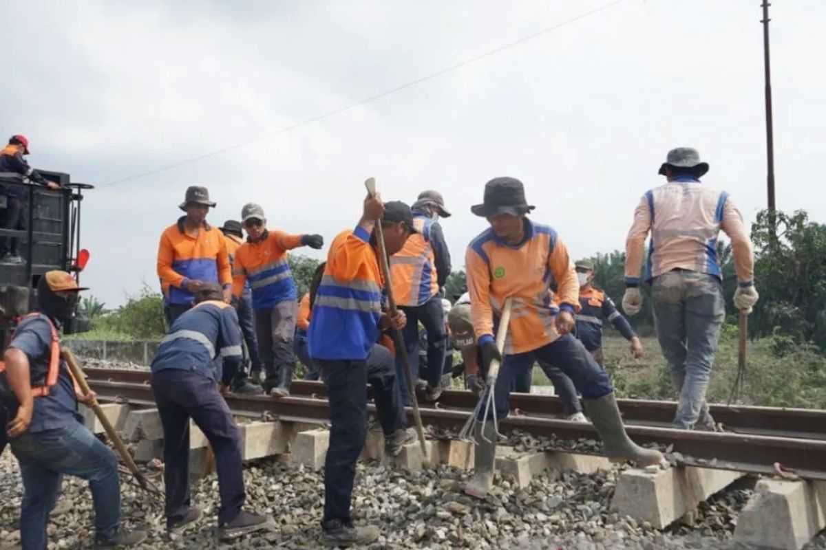 KA Srilelawangsa, KAI Divre I Sumut, KA Medan - Binjai, ka srilelawangsa, banjir dan longsor sumatera, KAI Percepat Perbaikan Jalur Terdampak Banjir, 20 Perjalanan KA Srilelawangsa Medan–Binjai Masih Dibatalkan