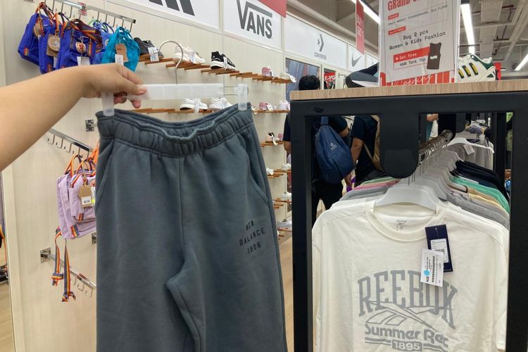 New Balance, Tips Tetap Hangat dan Modis Saat Musim Hujan