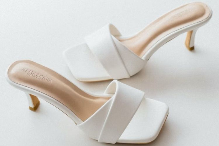 rekomendasi sepatu heels wanita, sepatu heels wanita terbaru, model sepatu heels wanita, heels wanita, sepatu heels kekinian, 5 Rekomendasi Sepatu Heels Merek Lokal, Harga Mulai Rp 100 Ribuan, 1. Heels kristal Winod, 2. Heels nude Namaskara, 3. Heels bermotif LOEI, 4. Heels aksen tali Cloxvox, 5. Pump heels Bartier