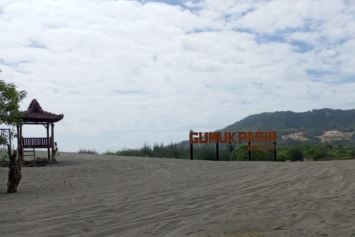 wisata pantai yogyakarta, itinerary yogyakarta keluarga, kuliner dekat pantai parangtritis, Itinerary Seharian di Yogyakarta Full Pantai untuk Liburan Keluarga, Pantai Parangtritis, Gumuk Pasir Parangkusumo, Pantai Depok, Pantai Goa Cemara, Pantai Glagah