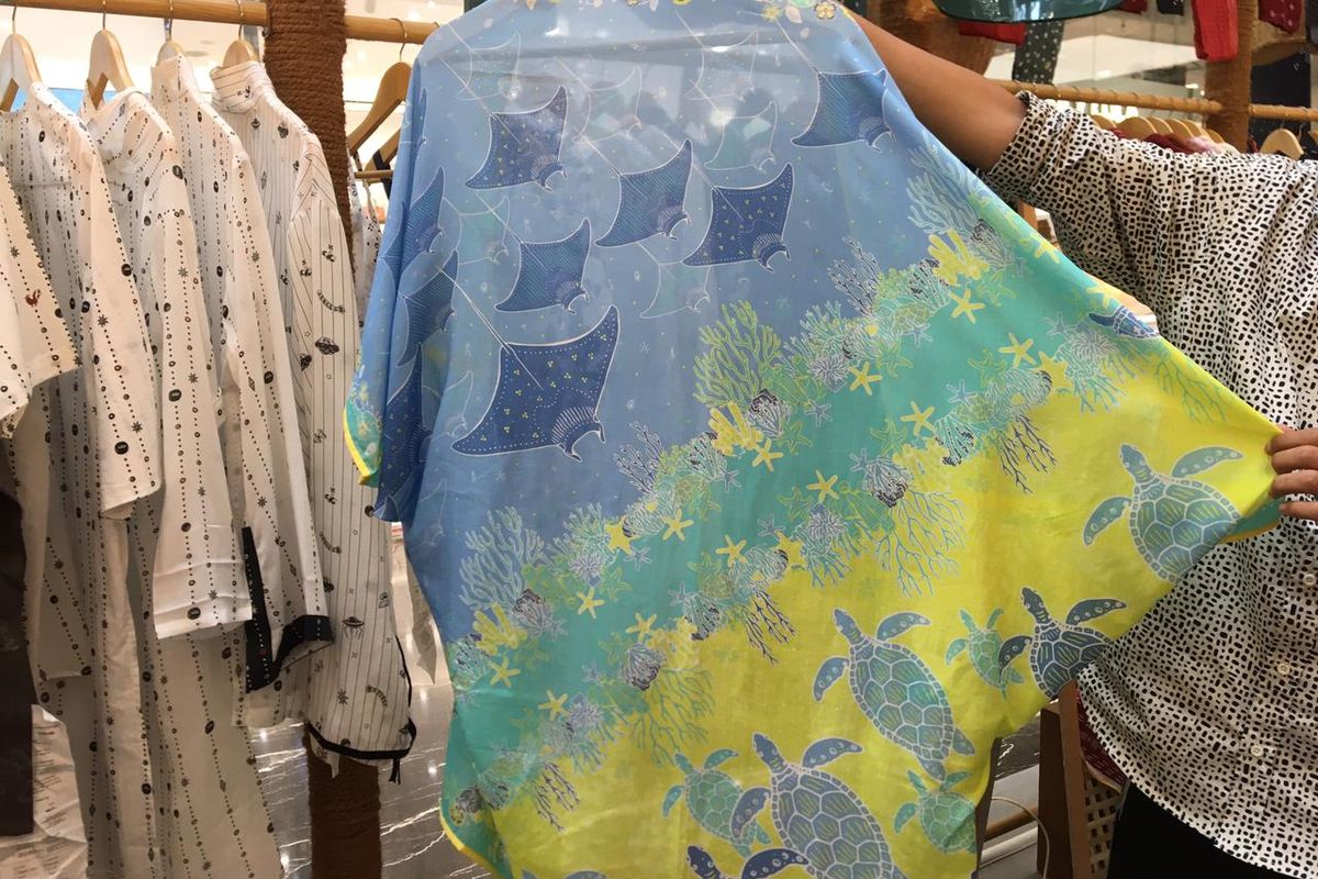 mikroplastik, Sejauh Mata Memandang, polyester, poliester, pencemaran mikroplastik, mikroplastik di tubuh manusia, jakarta fashion week 2026, mikroplastik pada industri fashion, bagaimana mikroplastik bisa masuk ke tubuh manusia, mikroplastik di industri fashion, Pencemaran Mikroplastik Ternyata Bisa dari Pakaian, Ini Tanggapan Chitra Subyakto