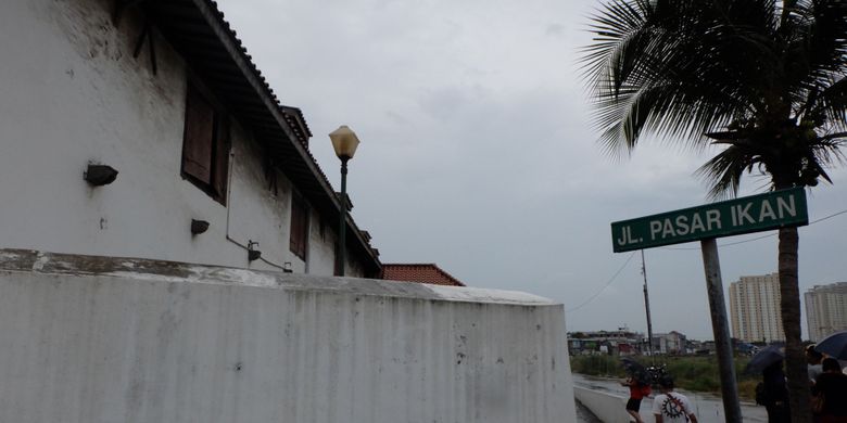 wisata sejarah jakarta, itinerary kota tua jakarta, spot foto kota tua, hunting foto di jakarta, Itinerary Seharian di Kota Tua untuk Hunting Foto Estetik, Menara Syahbandar, Penjaringan, Jakarta Utara, Museum Bahari Jakarta, Penjaringan, Jakarta Utara, Pelabuhan Sunda Kelapa, Penjaringan, Jakarta Utara, Sisa Dinding Batavia dan Gudang Sisi Timur, Toko Merah, Jalan Kali Besar Barat, Jakarta Utara, Taman Fatahillah, Kota Tua Jakarta Barat