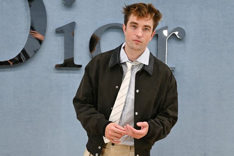 Dior, Rihanna, Robert Pattinson, Pharell, Daniel Craig, Sabrina Carpenter, Mingyu Seventeen, Jonathan Anderson, Apo Nattawin, jonathan anderson dior, pharell, mingyu dior, mile phakphum, Gaya 8 Artis di Dior Men Paris Fashion Week, Robert Pattinson hingga Mingyu, 1. Rihanna, 2. Pharell Williams, 3. Mingyu, 4. Daniel Craig, 5. Mile Phakphum, 6. Robert Pattinson, 7. Sabrina Carpenter, 8. Apo Nattawin