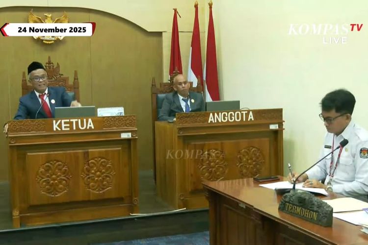 Jokowi, ijazah Jokowi, ijazah jokowi, ijazah Jokowi asli, kpu ijazah, sengketa ijazah jokowi, KPU Akui Sembunyikan 9 Informasi di Salinan Ijazah Jokowi, Ini Alasannya, Sembilan informasi di salinan Ijazah Jokowi yang dihitamkan KPU, Alasan KPU menyembunyikan data di salinan ijazah Jokowi, Dokumen Ijazah Jokowi dianggap terbuka, tetapi informasi dibatasi, KIP minta KPU lakukan uji konsekuensi, Kronologi sengketa informasi Ijazah Jokowi di KIP