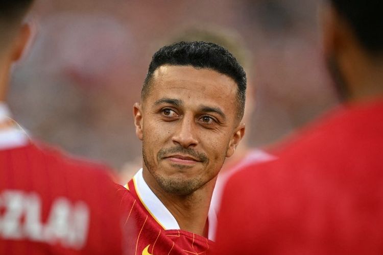 Barcelona, Thiago Alcantara, Liga Spanyol, Hansi Flick, thiago, pelatih barcelona, eks pemain liverpool, mantan wonderkid barcelona, Alasan Barcelona Datangkan Kembali Thiago Alcantara ke Camp Nou, 1.    Kemampuan Komunikasi, 2. Mampu Mengelola Ruang Ganti, 3. Fokus pada Lini Tengah, 4. Pengalaman Cedera