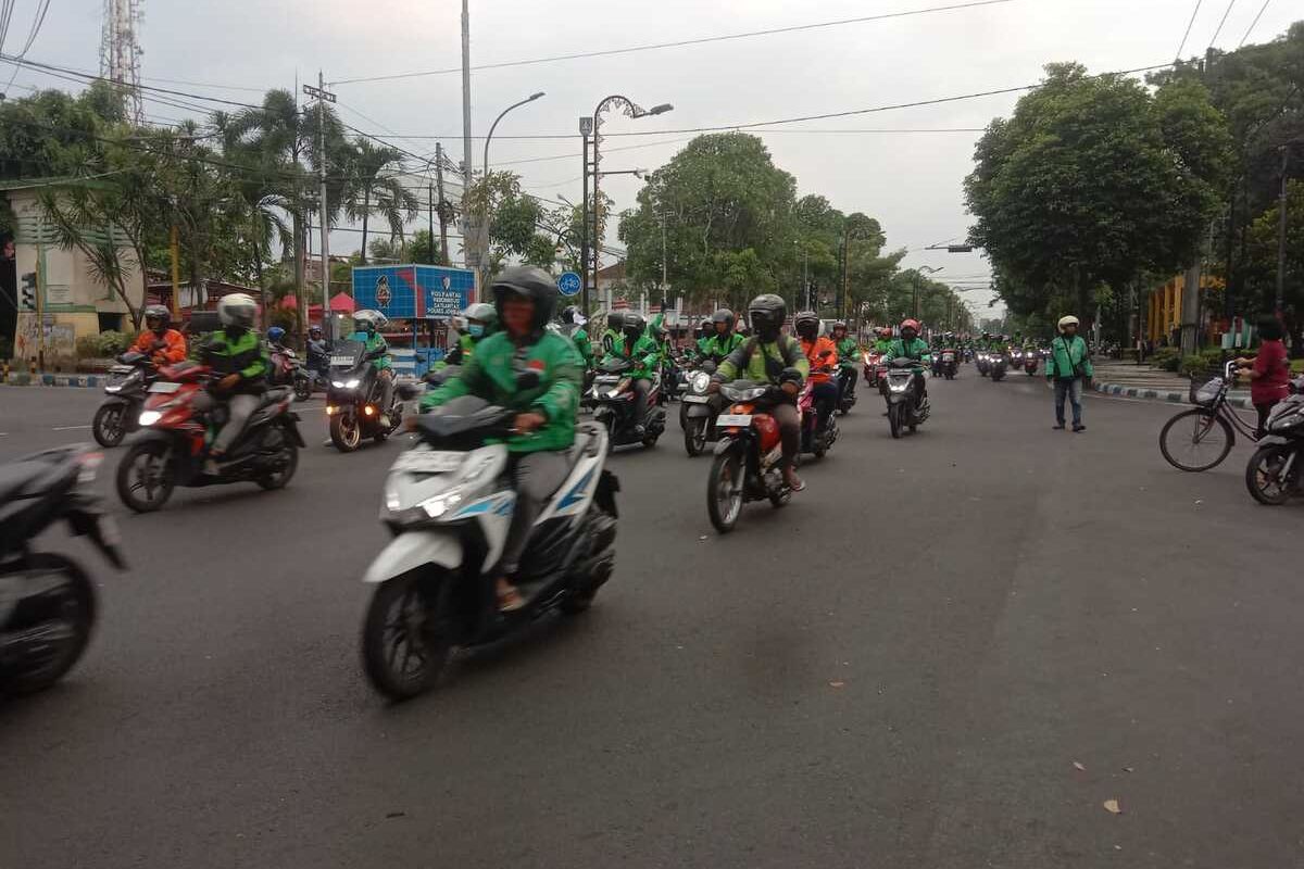 gas air mata, berkendara, aman berkendara, cara menghindari gas air mata, bahasa gas air mata, tips aman berkendara saat ada demo, Tips Berkendara Aman di Zona Demo Menurut Pakar Keselamatan Jalan