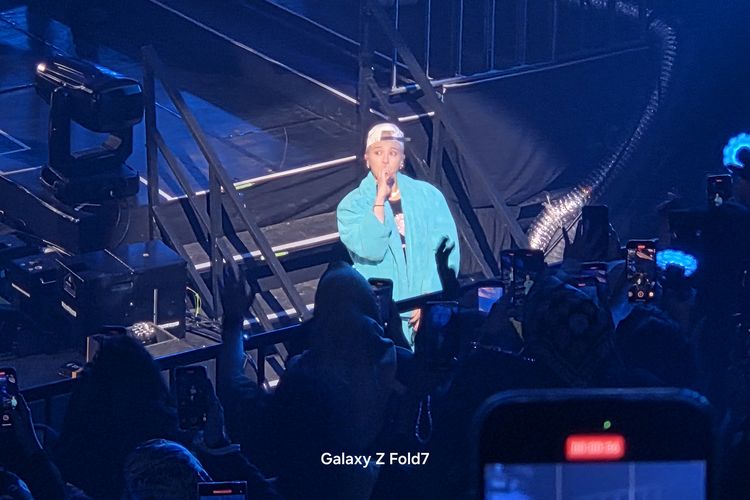 konser, Samsung, Samsung Galaxy Z Fold 7, konser g dragon, gdragon jakarta, gdragon 2025, Kamera 200 MP Samsung Z Fold 7 Dipakai Rekam Konser G-Dragon Jakarta, Ini Hasilnya, Makin jernih, bye-bye noise, Hasil kamera ultrawide dan telephoto, Foto nyaman di layar lebar, Generative Edit yang makin pintar