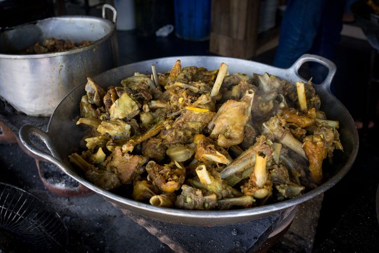 Aceh, kuliner Aceh, makanan Aceh, masakan Aceh, Kuliner Aceh, makanan aceh, masakan aceh, resep makanan aceh, resep masakan aceh, Ragam Masakan Aceh: Kaya Rempah, Beraroma Tajam, dan Melegenda di Nusantara, 1. Pacri Nanas: Hidangan Manis-Asam Pelengkap Nasi Beriani, 2. Asam Keung Udeng (Udang Kuah Asam Pedas), 3. Gule Thi Boh Panah (Gulai Daging Kambing dan Sapi), 4. Thi Tuom (Daging Berbumbu), 6. Manok Boh Jantung (Ayam Masak Jantung Pisang), 7. Dalca, 8. Tumeh Ungket Sure (Tumis Ikan Tongkol)