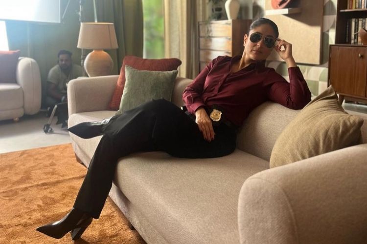 Kareena Kapoor, kareena kapoor sekarang, kareena kapoor meninggal hoaks, gaya kareena kapoor, foto kareena kapoor terkini, daayra film, film terbaru kareena kapoor, 9 Gaya Stylish Kareena Kapoor, Bisa Jadi Inspirasi, 1. Penampilan Kareena Kapoor di acara Birmingham, 2. Floral saree, 3. Gaun ungu, 4. Strapless peach dengan shawl, 5. Gaun biru silver penuh detail, 6. All-black airport look, 7. Gaun hitam berkilau, 8. Gaya sporty kasual, 9. Gaya santai