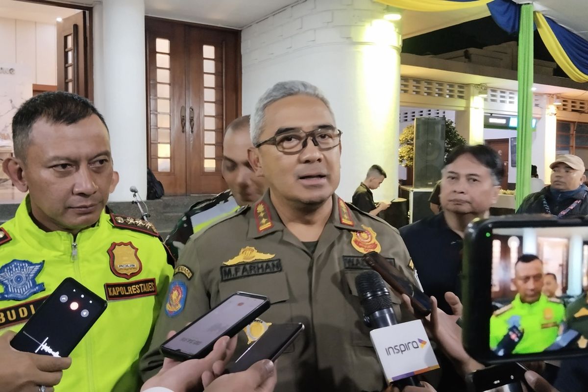 Pemkot Bandung, 10.000 Pelajar Terindikasi Alami Gangguan Mental, Pemkot Bandung Intervensi Psikolog Masuk Sekolah, Mengapa kesehatan mental pelajar menjadi perhatian serius?, Langkah apa yang disiapkan Pemkot Bandung?, Berapa jumlah siswa yang mengalami gangguan kesehatan mental?, Bagaimana peran pemerintah pusat dan sekolah?
