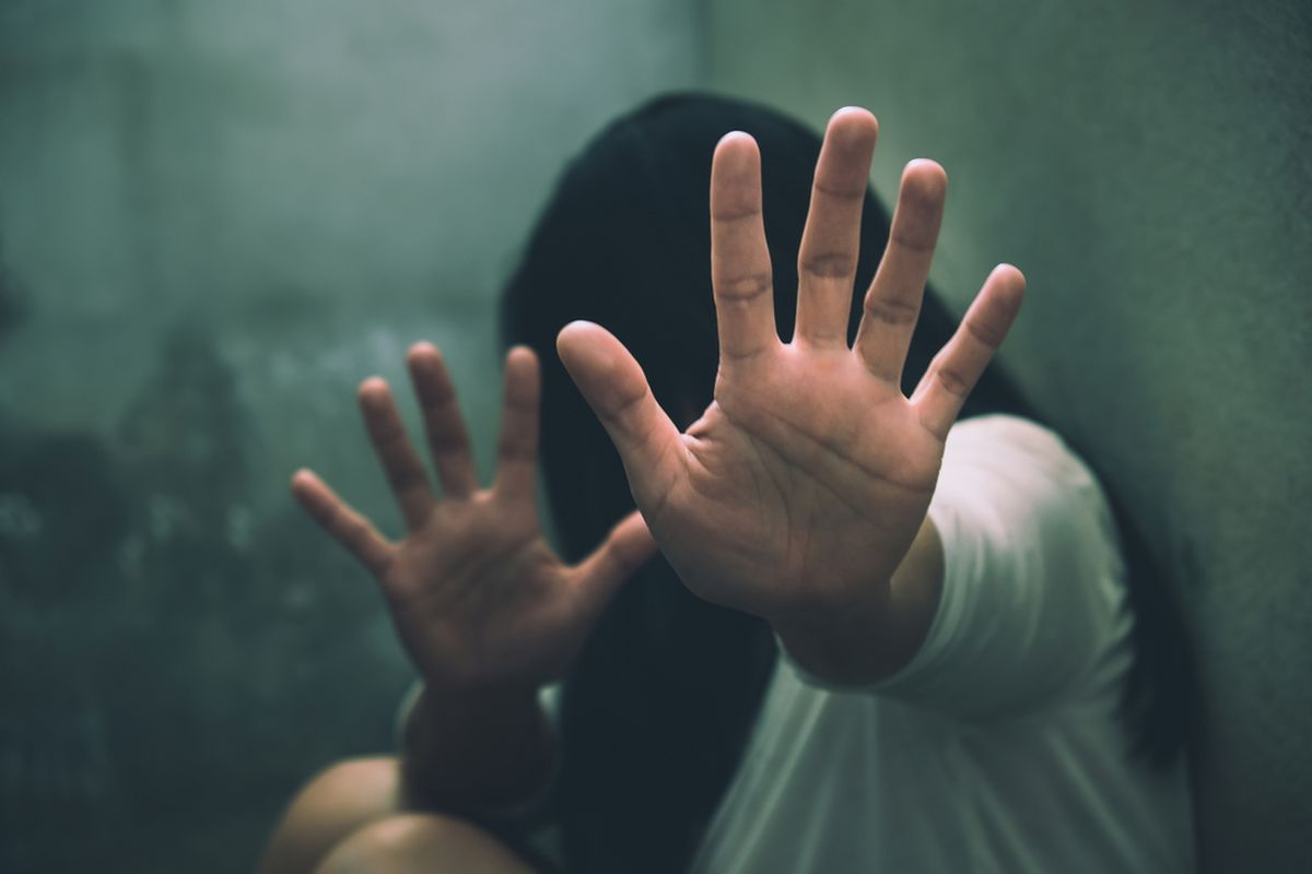 Korban Pelecehan Seksual Diam, kasus pelecehan, Dokter Kandungan di Garut lecehkan pasien, pelecehan dokter kandungan Garut, pelecehan dokter di garut, jangan salahkan reaksi korban pelecehan yang diam, dokter kandungan garut pelecehan, dokter kandungan lakukan pelecehan, korban pelecehan seksual diam, alasan korban pelecehan seksual diam, Jangan Salahkan Reaksi Diam Korban Pelecehan, Belajar dari Kasus Dokter Kandungan Lecehkan Pasien
