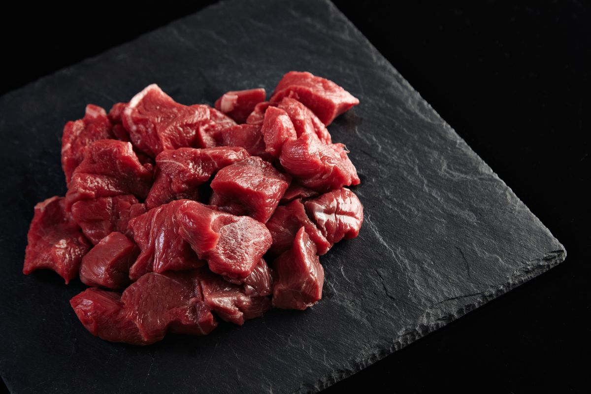 Daging kambing, daging kambing, kambing, manfaat daging kambing, hewan kurban, Manfaat daging kambing, manfaat daging kambing untuk kesehatan, 8 Manfaat Daging Kambing untuk Diet Sehat, Rendah Lemak hingga Bantu Bentuk Otot, 1. Lebih Rendah Lemak dan Kalori Dibanding Daging Lain, 2. Sumber Protein Berkualitas Tinggi, 3. Kaya Zat Besi dan Vitamin B12, 4. Mengandung Kalium untuk Kesehatan Jantung, 5. Meningkatkan Sistem Kekebalan Tubuh, 6. Mendukung Pembentukan dan Pemeliharaan Massa Otot, 7. Mengandung Lemak Tak Jenuh yang Baik untuk Tubuh, 8. Cocok untuk Diet Rendah Karbohidrat