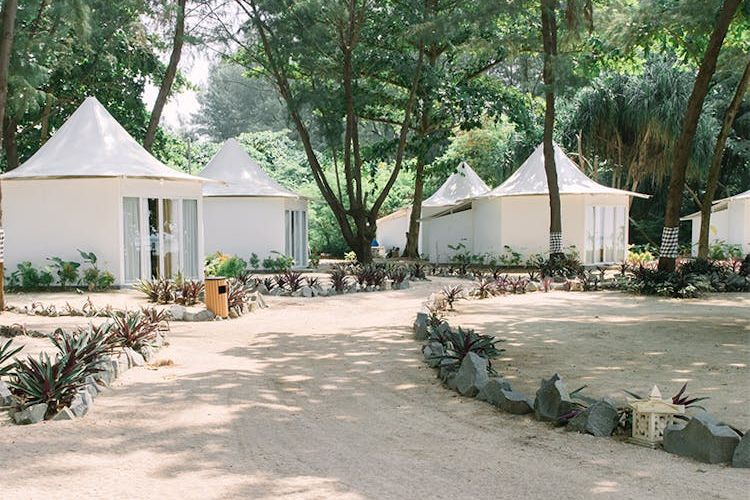 5 Pilihan Staycation di Jakarta dengan Vibes Bali, Cocok buat Liburan Singkat, 1. DoubleTree by Hilton Jakarta – Diponegoro, 2. Asha Beach Club &amp; Resort, 3. Putri Duyung Cottage Ancol, 4. La Boheme Jakarta, 5. Swissotel Jakarta, PIK Avenue