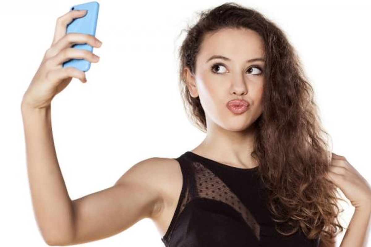 narsistik, Narcissistic Personality Disorder, Bukan Sekadar Egois, Ini 9 Ciri Narsistik yang Perlu Diwaspadai, Apa itu narsistik dalam konteks klinis?, Tidak semua orang egois adalah narsistik, Ciri narsistik yang perlu dikenali, Cara menghadapi orang dengan sifat narsistik, Strategi “grey rocking” bisa membantu, Memahami tanda sejak awal