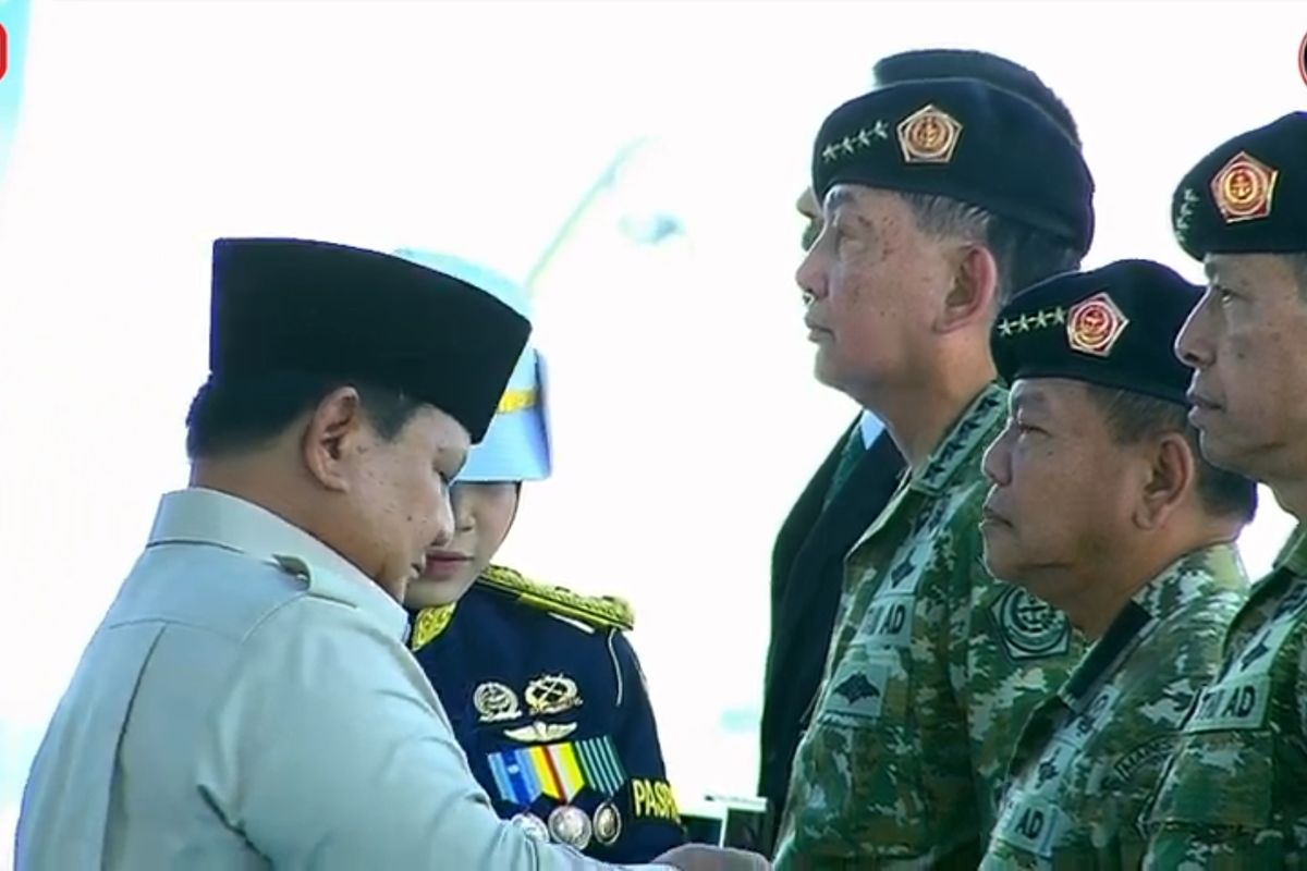 jenderal, jenderal kehormatan, tni al, tni au, TNI AD, sjafrie sjamsoeddin, prabowo subianto, Upacara Gelar Pasukan Operasional dan Kehormatan Militer, Jenderal Kehormatan Sjafrie Sjamsoeddin, Jenderal kehormatan bintang 4, jenderal kehormatan bintang 4 Sjafrie Sjamsoeddin, Presiden Prabowo Anugerahkan Pangkat Kehormatan Bintang Empat kepada Lima Purnawirawan TNI