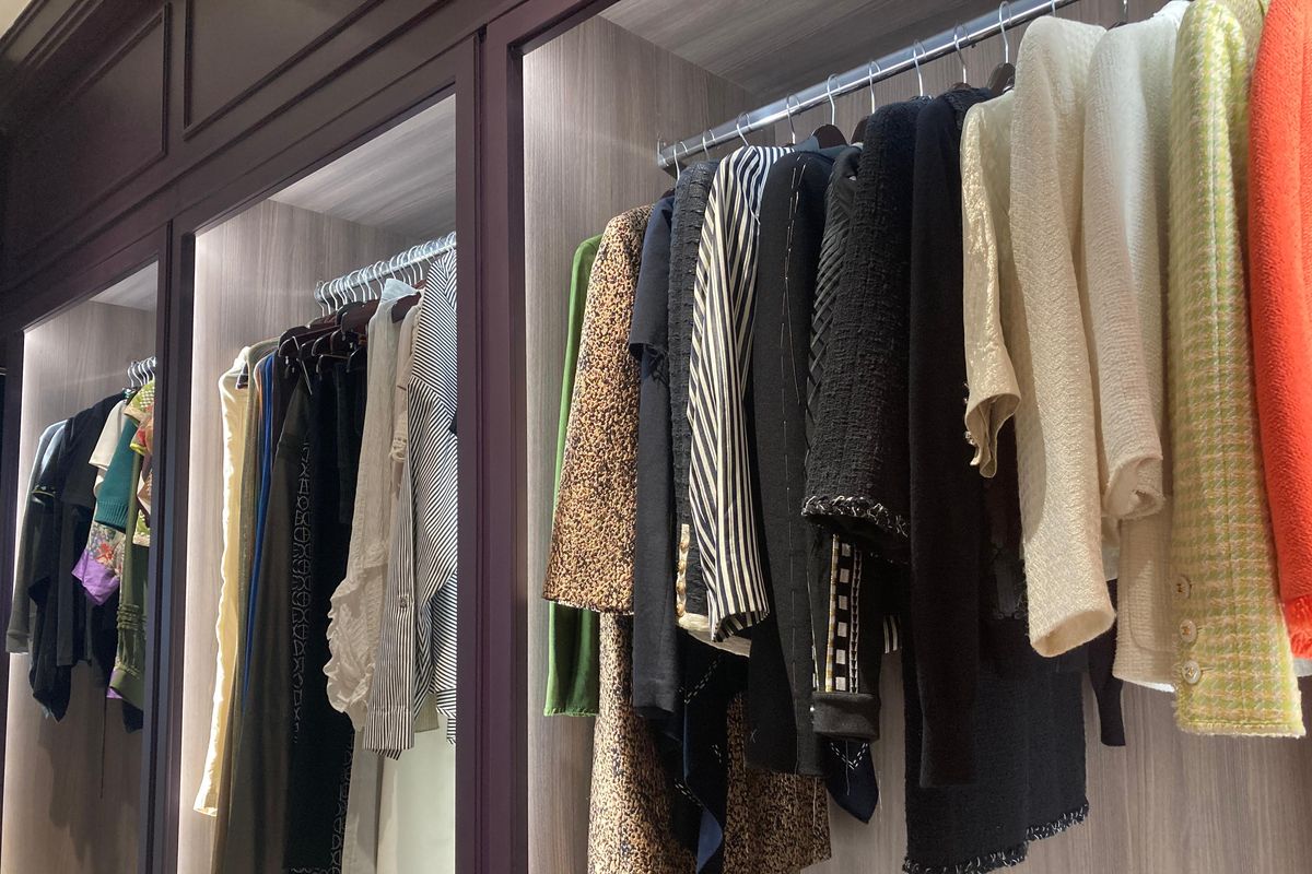 Louis Vuitton, Hermes, Chanel, Dior, Valentino, barang preloved branded, barang preloved, preloved branded, preloved branded jakarta, vicky supit, tempat beli barang preloved, sepatu bekas branded, baju bekas branded, koleksi preloved branded, belanja barang preloved, Ada Tempat Belanja Barang Preloved Branded di Jakarta, Jual Chanel hingga LV