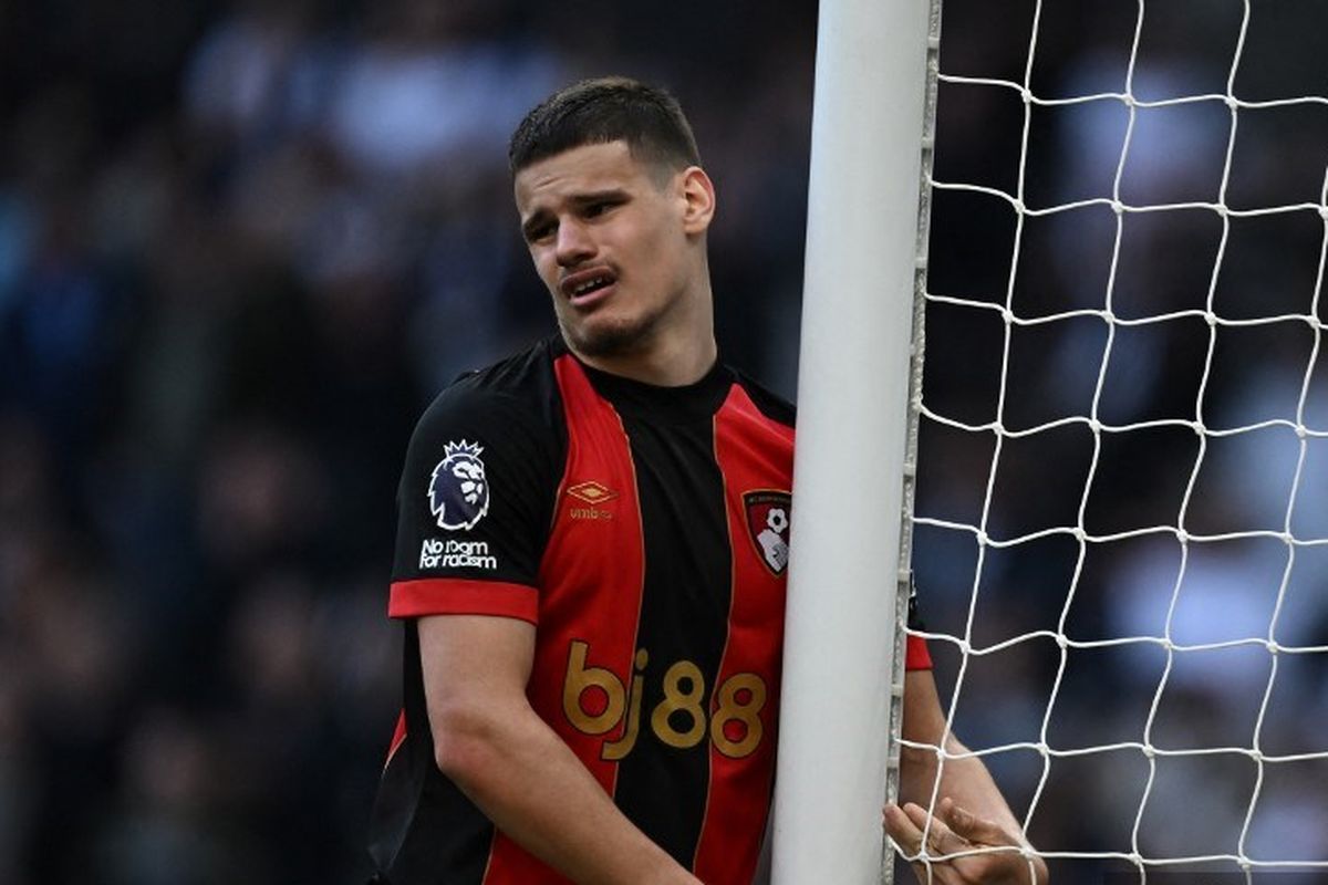 Liverpool, bursa transfer, Milos Kerkez, Bournemouth, Liverpool vs Bournemouth, liverpool, Florian Wirtz Sudah Resmi, Liverpool di Ambang Segel Transfer Kerkez