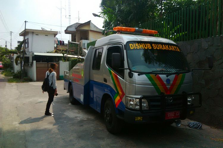 rotator, kendaraan prioritas, sirine, Strobo, penyalahgunaan strobo, Perbedaan Warna Rotator Menurut Peraturan: Fungsi dan Pemilik yang Sah