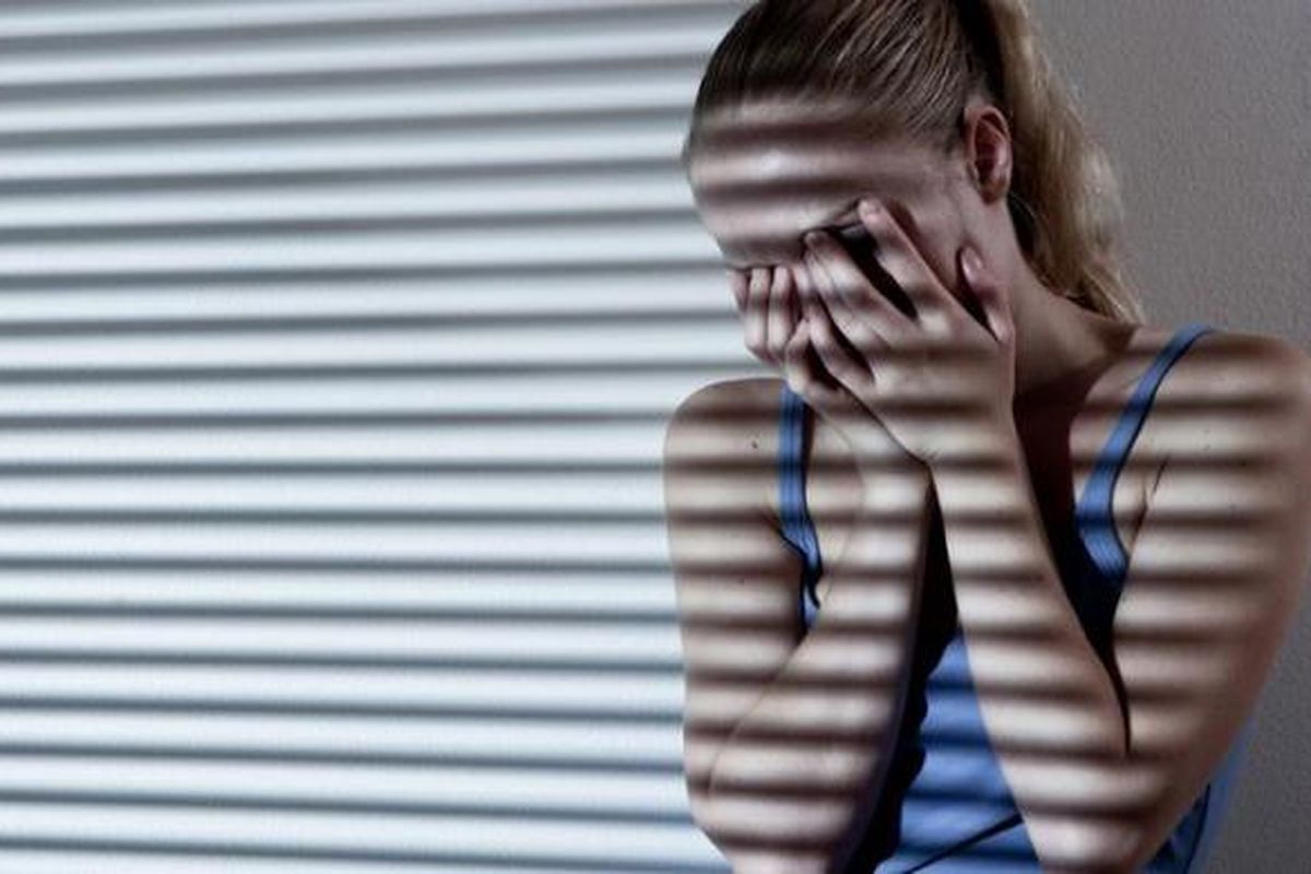 memendam emosi, Jangan Abaikan, Memendam Emosi Bisa Berdampak Fatal bagi Perempuan Menurut Psikolog, Stigma Perempuan Kuat yang Menjebak, Risiko Depresi Mengintai, Pentingnya Menemukan Wadah Ekspresi, Kapan Harus Mencari Bantuan?