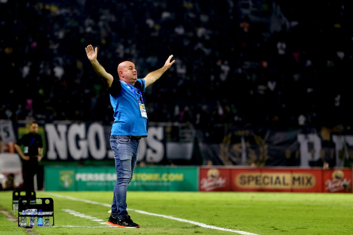 Persib, Malut United, Persib Bandung, Bojan Hodak, Persebaya, Liga 1 2024-2025, Persib Tunda Pesta Juara Liga 1 2024-2025, Begini Kata Bojan Hodak 