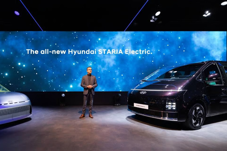 Staria Electric, MPV listrik, Hyundai, Hyundai Staria Electric Meluncur, Jarak Tempuh 400 Km