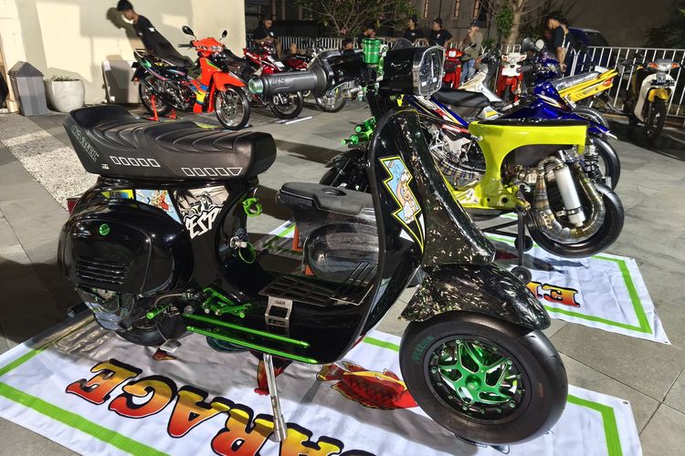 motor 2-tak, Motor 2-tak, Hobi motor 2-tak, Komunitas Motoe 2-tak Solo, Ratusan Pencinta Motor 2 Tak Ramaikan Kota Solo