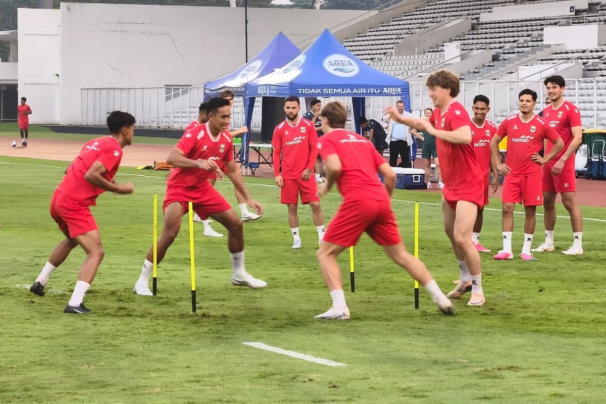 FIFA Matchday, Indonesia vs Mozambik, Timnas Indonesia, PSSI, Erick Thohir, Mees Hilgers, Kunjungan Ketum PSSI pada Sesi Latihan Timnas Indonesia, Bicara Banyak dengan Hilgers