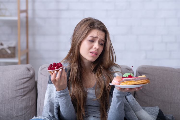 penurunan berat badan, diet, kebiasaan makan, diet ketat, diet yo-yo, Turun BB 4,5 Kg dalam Sebulan Ternyata Berisiko, Ini Penjelasan Pakar, Penurunan berat badan aman hanya 0,45–0,9 kg per minggu, Diet instan bisa picu gangguan kesehatan, Berat badan cepat turun berisiko naik kembali, Pakar sarankan pola diet sederhana dan konsisten