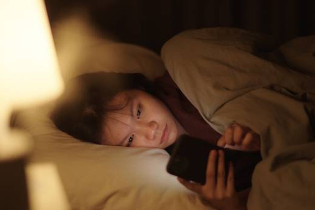 toxic, Toxic, kebiasaan toxic, kebiasaan toksik, kebiasaan toksik yang menurunkan kualitas hidup, 7 Kebiasaan Toxic yang Bisa Menurunkan Kualitas Hidup, Termasuk Scrolling Media Sosial, 1. Scroll media sosial sebelum tidur, 2. Mengabaikan aktivitas fisik, 3. Selalu melewatkan waktu istirahat di tempat kerja, 4. Melakukan pembelian impulsif, 5. Tidak menetapkan batasan, 6. Waktu layar berlebihan atau doomscrolling, 7. Mengabaikan perawatan diri