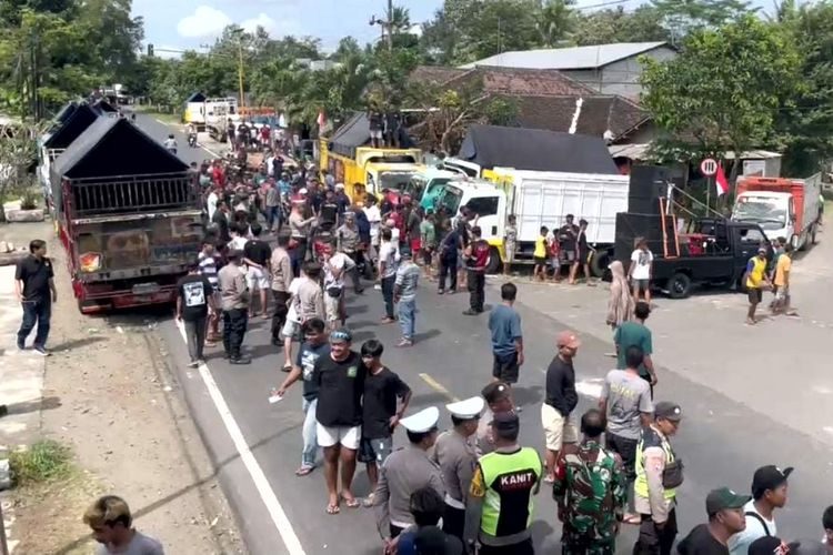 sopir truk, truk ODOL, truk odol, truk odol demo, Sopir Truk Dukung Regulasi Zero ODOL, tapi Harus Adil