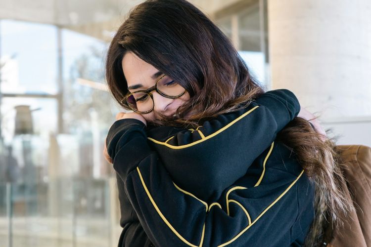 kesehatan mental, menjaga kesehatan mental, cara menjaga kesehatan mental, tips menjaga kesehatan mental, bagaimana cara menjaga kesehatan mental, tips kesehatan mental, cara menjaga mental health, 10 Cara Menjaga Kesehatan Mental Setiap Hari Menurut Psikolog, 1. Curahkan perasaan kamu, 2. Makan dengan baik dan seimbang, 3. Tetap terhubung dengan orang lain, 4. Ambil waktu jeda dari rutinitas, 5. Menerima diri sendiri apa adanya, 6. Tetap aktif dan bergerak, 7. Hindari minum alkohol, 8. Jangan ragu minta bantuan, 9. Lakukan kegiatan yang kamu sukai, 10. Peduli terhadap sesama