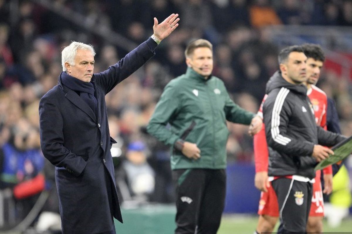 Jose Mourinho, Chelsea, Inter Milan, Benfica, Man United, Michael Carrick, Real Madrid, Alvaro Arbeloa, Liam Rosenior, Inter, Cristian Chivu, AC Milan, Juventus, AS Roma, Mourinho Pertanyakan Keputusan Man United hingga Real Madrid Rekrut Pelatih Muda